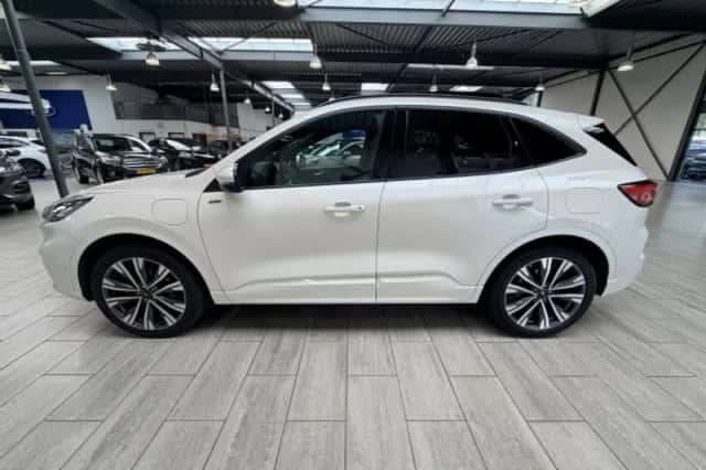 Ford Kuga (2021) thumbnail 2