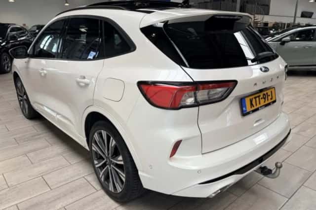 Ford Kuga (2021) thumbnail 3