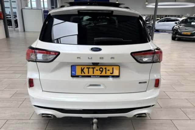 Ford Kuga (2021) thumbnail 4