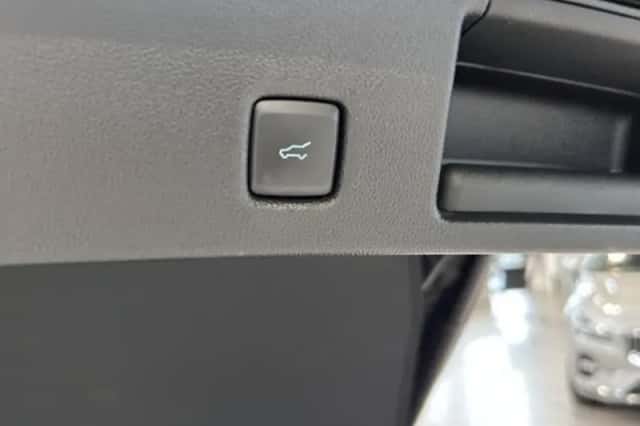 Ford Kuga (2025) thumbnail 6