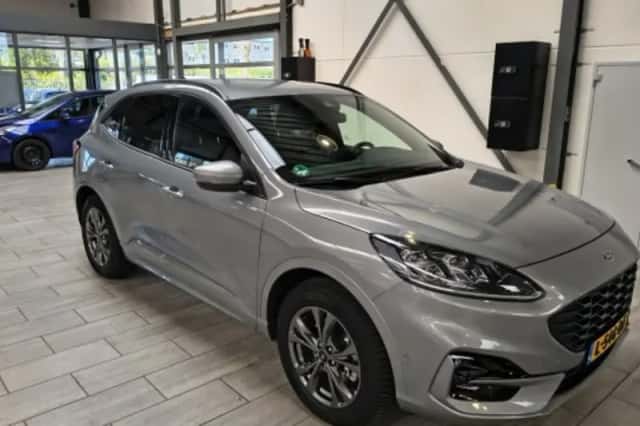 Ford Kuga (2021) thumbnail 2
