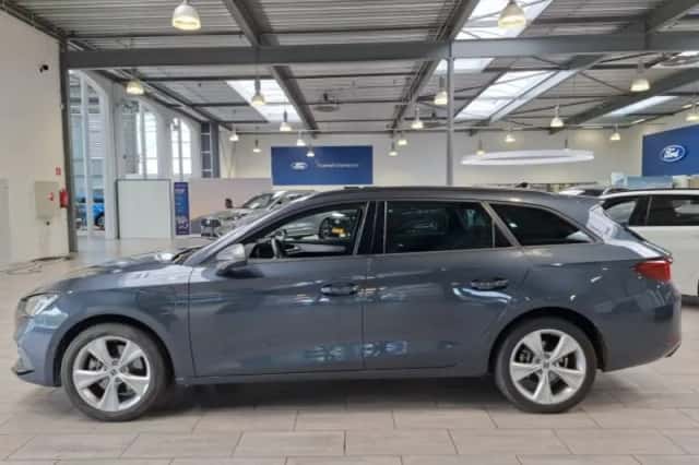 SEAT Leon (2025) thumbnail 2