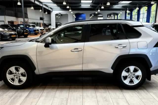 Toyota RAV4 (2020) thumbnail 2