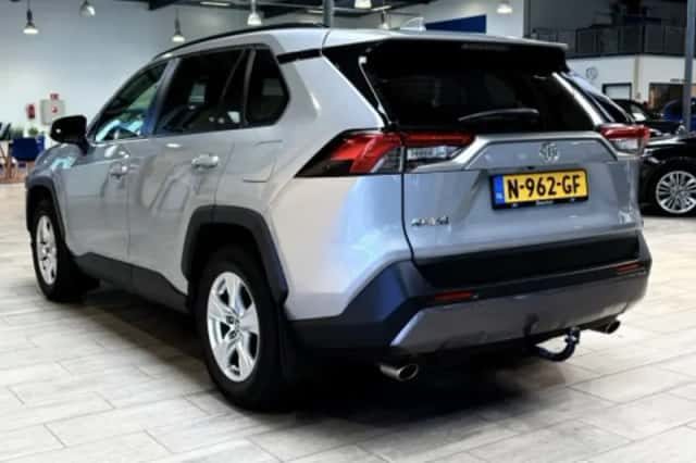 Toyota RAV4 (2020) thumbnail 3