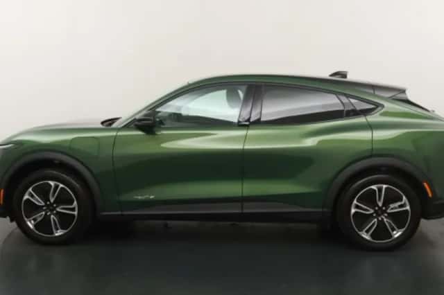 Ford Mustang Mach-E (2026) thumbnail 2
