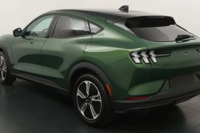 Ford Mustang Mach-E (2026) thumbnail 3