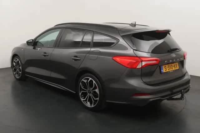 Ford Focus (2021) thumbnail 3