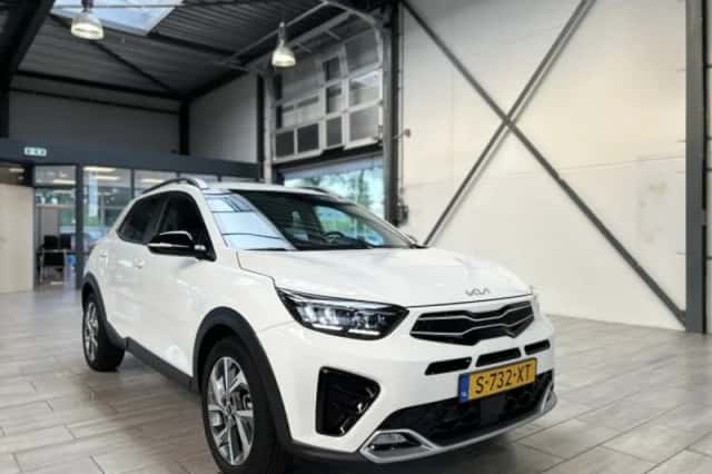 Kia Stonic (2023) thumbnail 2