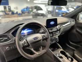 Ford Kuga (2023) thumbnail 8