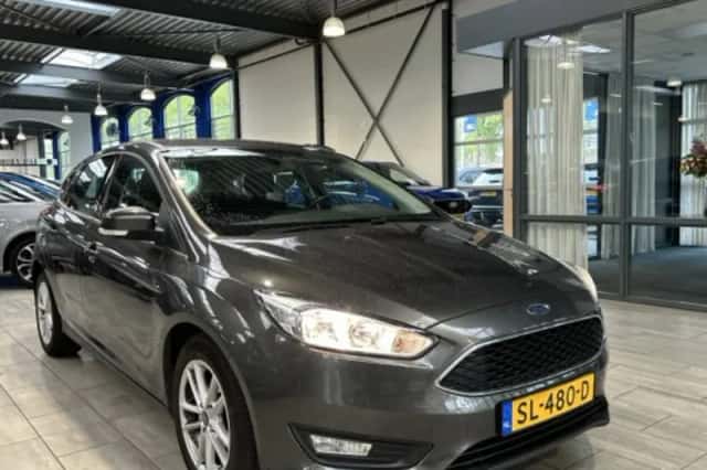 Ford Focus (2018) thumbnail 2