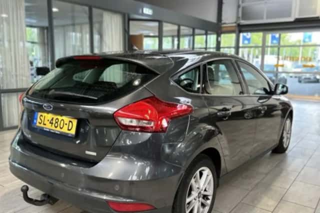 Ford Focus (2018) thumbnail 3