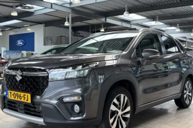 Suzuki S-Cross (2022) thumbnail 1