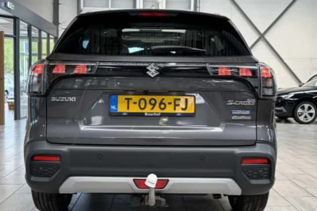 Suzuki S-Cross (2022) thumbnail 3