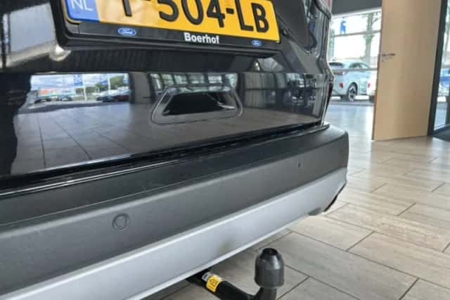 Ford Kuga (2023) thumbnail 3
