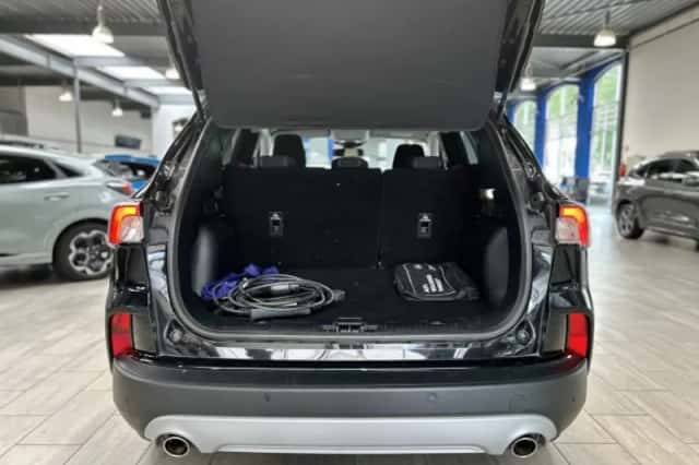 Ford Kuga (2023) thumbnail 4
