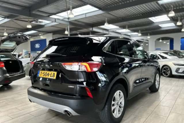 Ford Kuga (2023) thumbnail 5