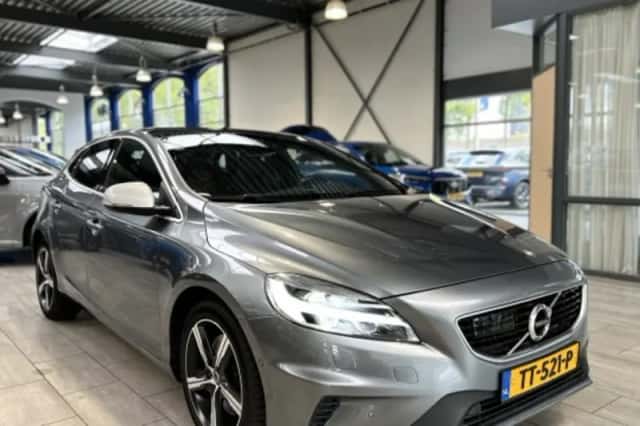 Volvo V40 (2018) thumbnail 2