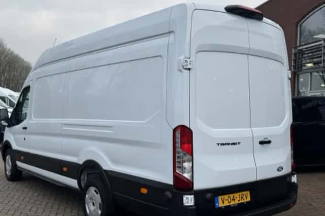 Ford Transit (2024) thumbnail 2