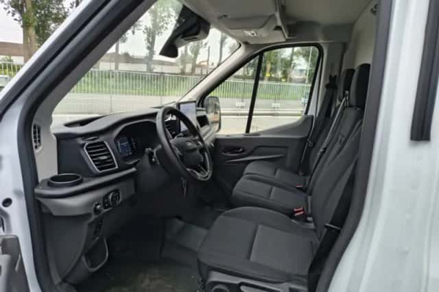 Ford Transit (2024) thumbnail 5