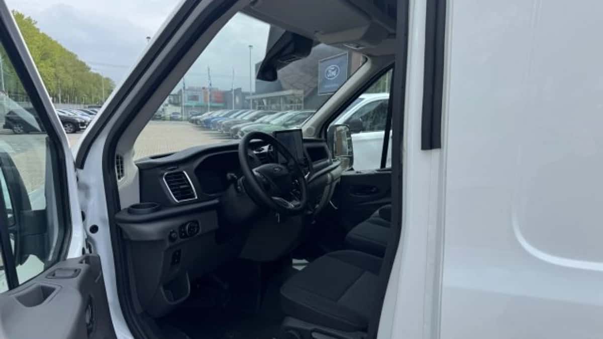 Ford Transit (2024) — foto 1