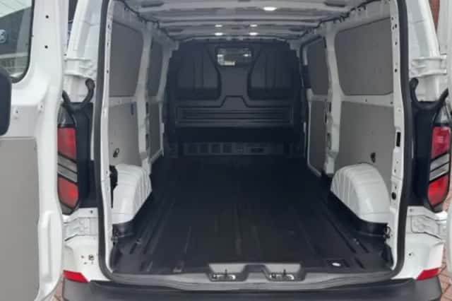 Ford Transit Custom (2024) thumbnail 3