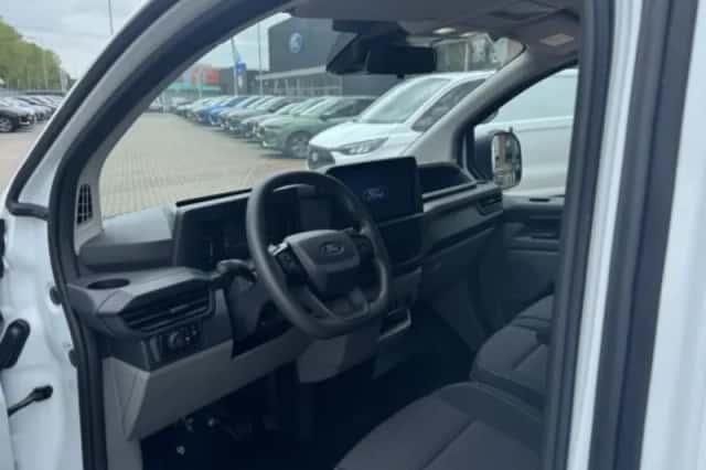 Ford Transit Custom (2024) thumbnail 4