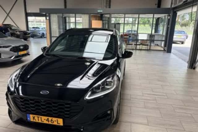 Ford Kuga (2023) thumbnail 4