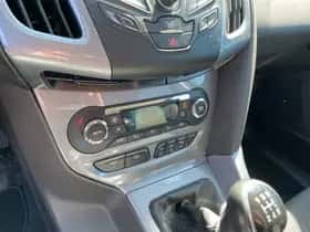 Ford Focus (2014) thumbnail 3
