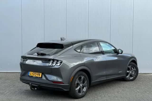 Ford Mustang Mach-E (2021) thumbnail 3