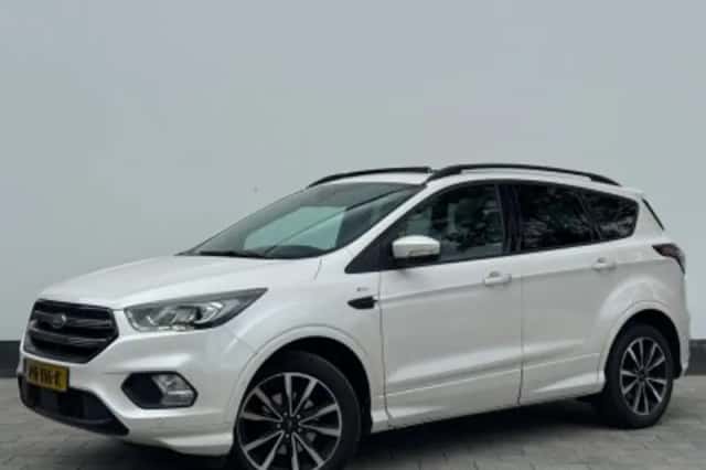 Ford Kuga (2017) thumbnail 3