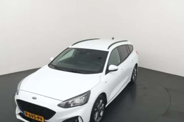 Ford Focus (2021) thumbnail 3