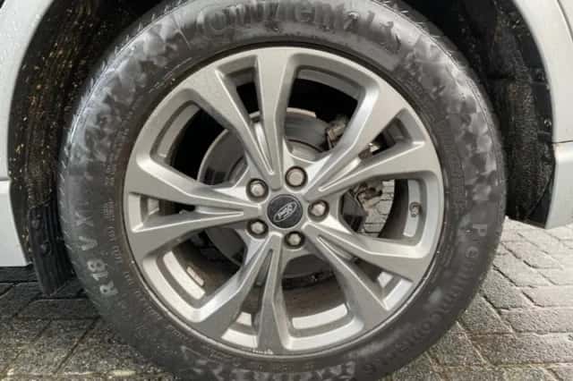 Ford Kuga (2021) thumbnail 5