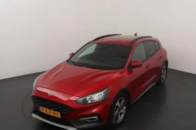 Ford Focus (2018) thumbnail 2