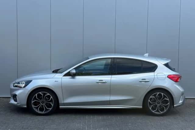 Ford Focus (2018) thumbnail 2