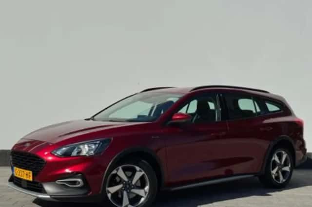Ford Focus (2019) thumbnail 3