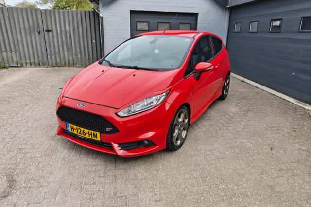 Ford Fiesta (2013) thumbnail 1