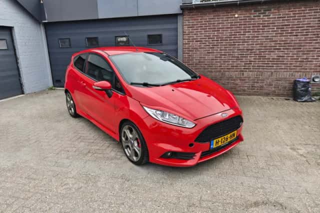 Ford Fiesta (2013) thumbnail 2