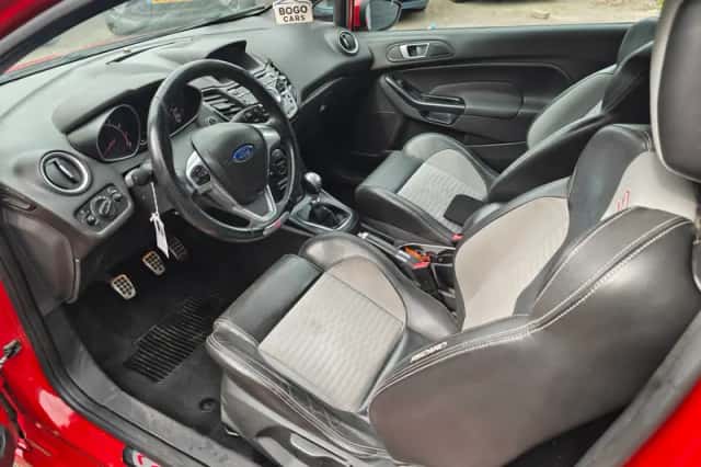 Ford Fiesta (2013) thumbnail 4