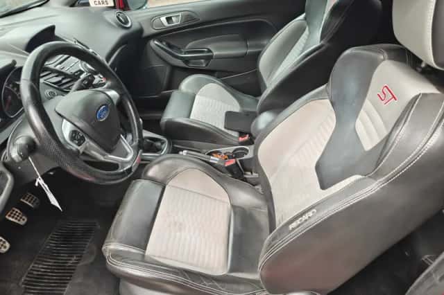 Ford Fiesta (2013) thumbnail 5