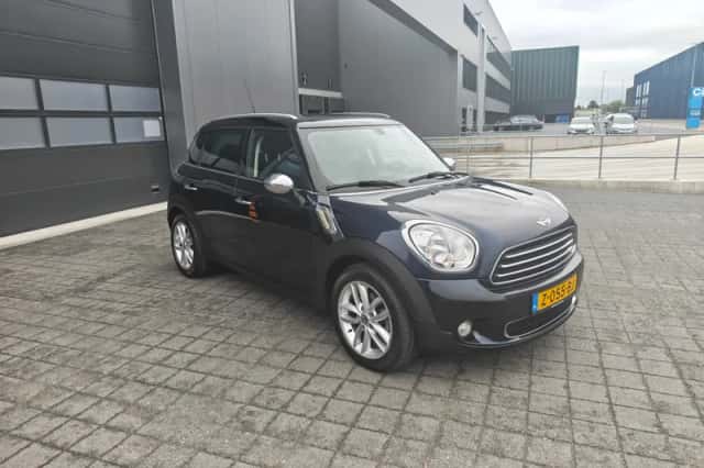 MINI Countryman (2011) thumbnail 2