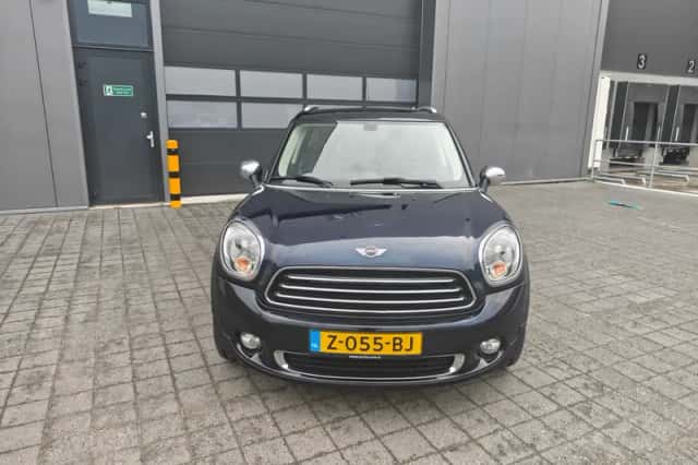 MINI Countryman (2011) thumbnail 3