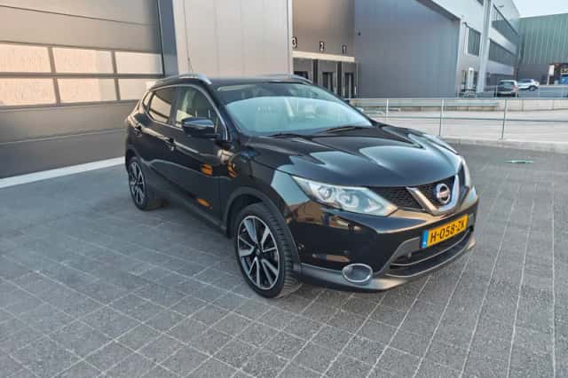 Nissan Qashqai (2015) thumbnail 2