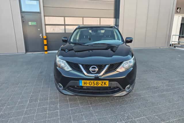 Nissan Qashqai (2015) thumbnail 3