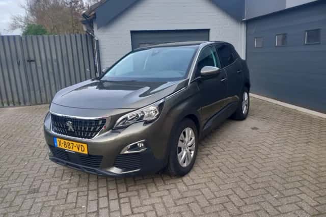 Peugeot 3008 (2018) thumbnail 1