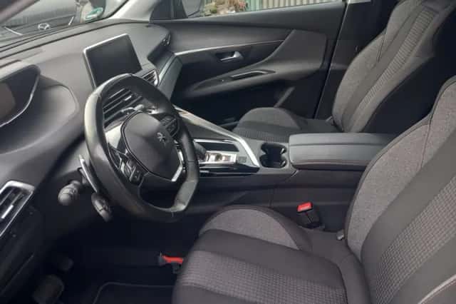 Peugeot 3008 (2018) thumbnail 5