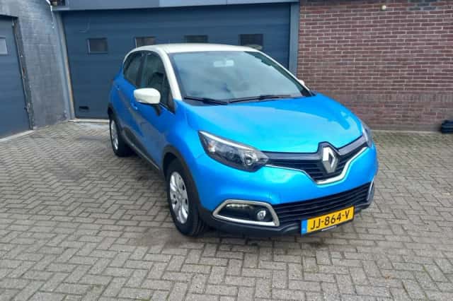 Renault Captur (2016) thumbnail 2