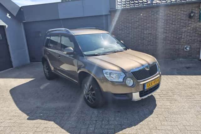 Škoda Yeti (2011) thumbnail 2