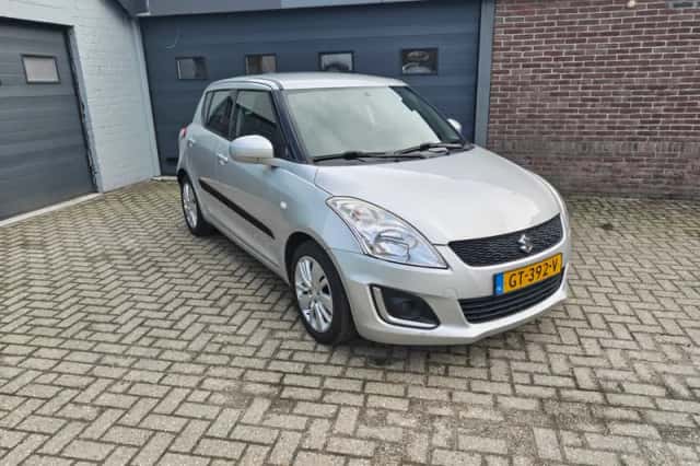 Suzuki Swift (2015) thumbnail 2