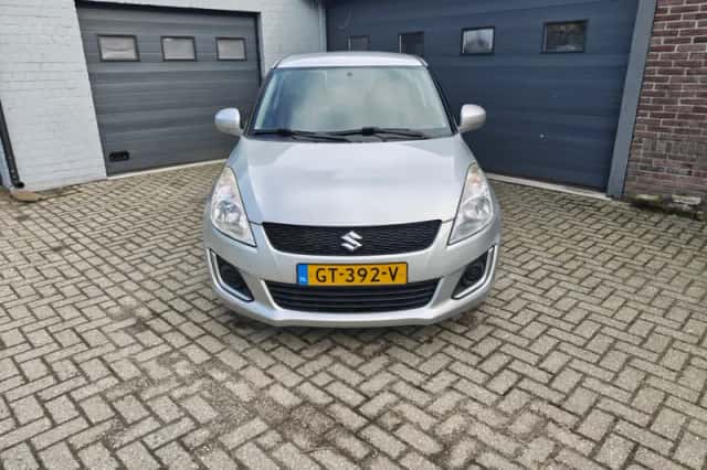 Suzuki Swift (2015) thumbnail 3