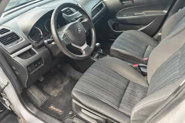 Suzuki Swift (2015) thumbnail 4